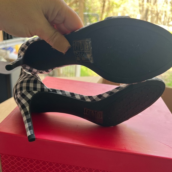 NWT Kelly & Katie gingham heels! So darn cute for spring! ! Make an offer! - Picture 7 of 7